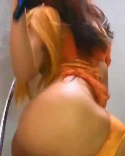 Anitta querendo cavalgar na rola