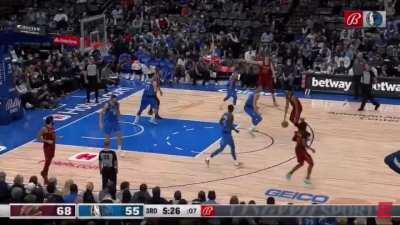 [Highlight] Darius Garland and Jarrett Allen dunkfest