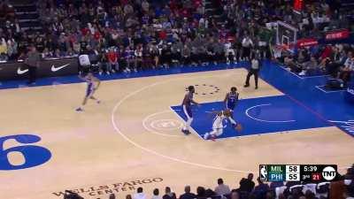 [Highlight] Embiid hands the ball over to Jevon Carter in the backcourt