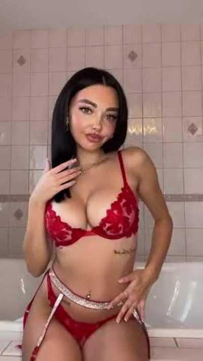 My parents told me not to show my boobs online.. Fuck it here it is 🙈 link in the comments