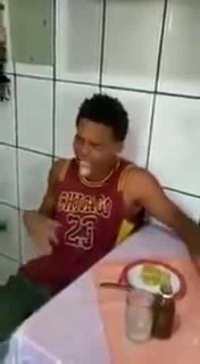 tá bebendo suco 0_0