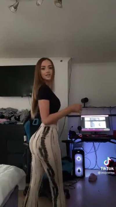 GirlsInFlarePants - Video #6698