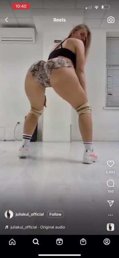 Those shorts get me 🤤