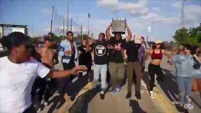 I swear I couldn't of been the only one who vibed to this song