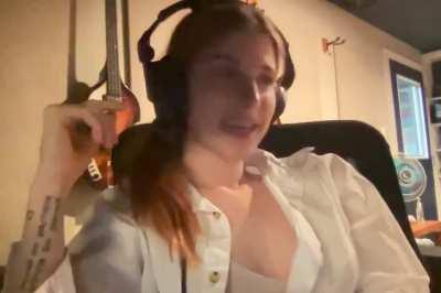 Hayley announcing Flowers for Vases/descansos on vinyl