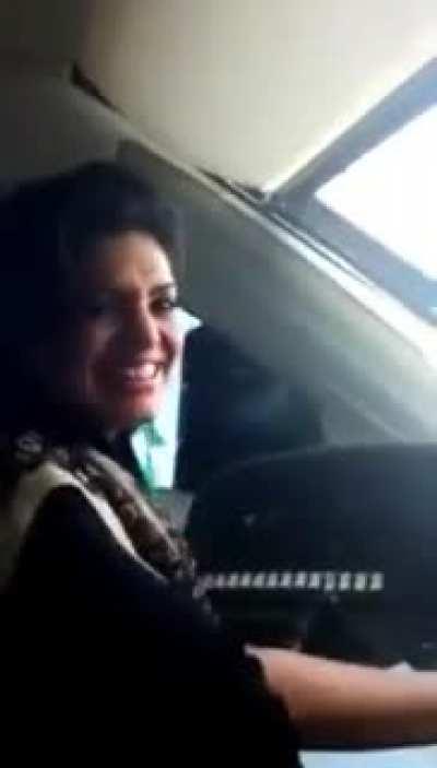 Modelo brasileira Halima Abboud na cabine de um Alfa Pendular (Lisboa- Porto).