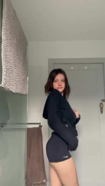 I promise I’ll be a good little fuckdoll if you give me a creampie