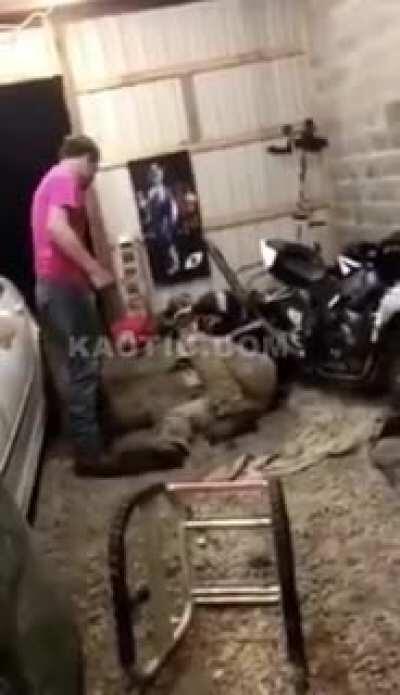 Чувак просил голые фото у девушки своего кореша. Посмотрим что из этого вышло.