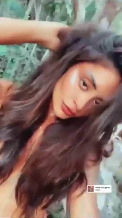 Aline Riscado pagando peitinho no story do Insta