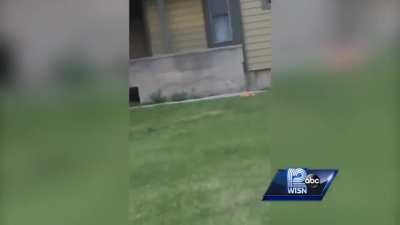 Woman sets boyfriend's house on fire to get him to come outside to continue a fight they were having