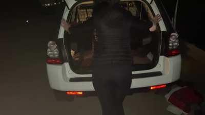 [F]loud farts in car trunk outside