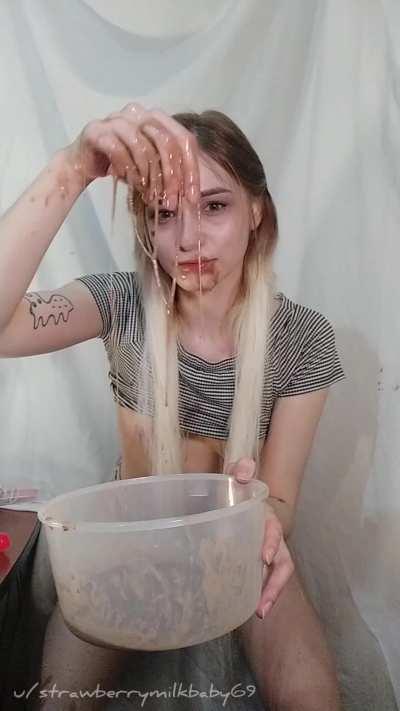 New video with recycling puke and panty stuffing 🩲🤮♻️ Full information in comments 👇