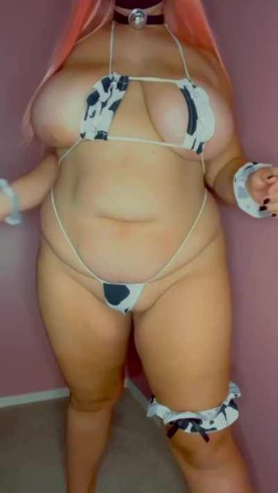 I might not be a small cow but I still need milking 🖤