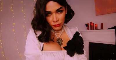 Lady Dimitrescu by mamimilf