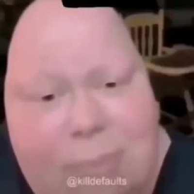 Er det bare mig eller ligner denne kvinde lidt lars løkke?