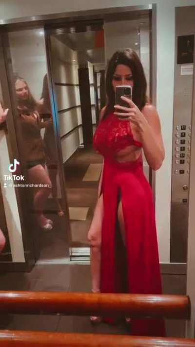 Who doesn’t love underboob?!