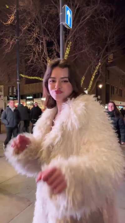 Is that Thom in the back of this random semi-viral tiktok video?