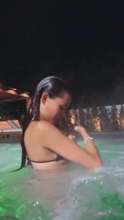 new livestream in a bikini