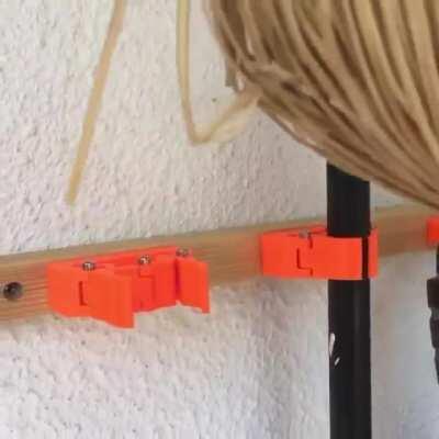 Pressure based 3D printed latching broom holder 🧹