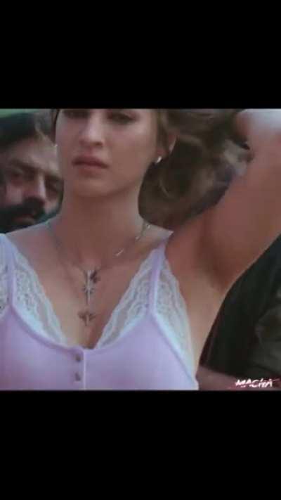 Kriti Sanon looks so sexy and tempting . What do you guys say ?