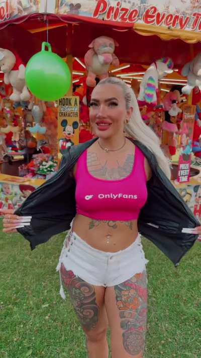 Ultra long nail bimbo fetish? 