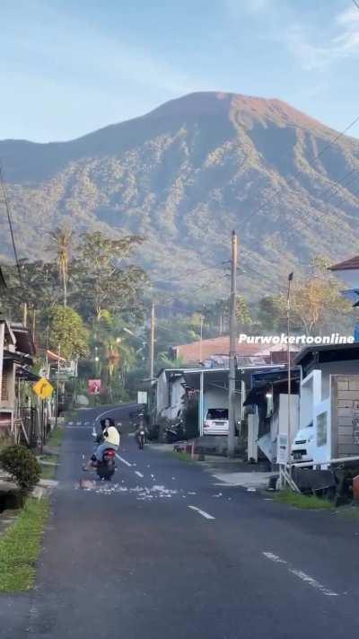 most caring Indonesian motorcyclist 