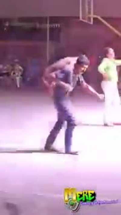   A falta de Damas.. el firulais ð¤£ð¤£