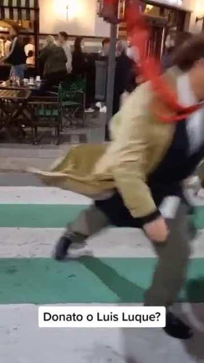 This streat performer