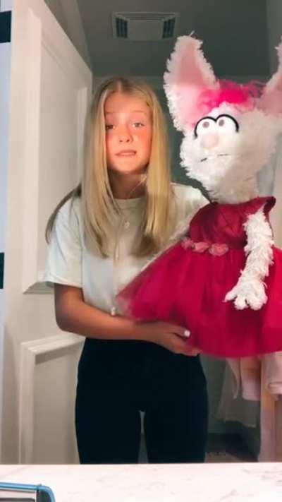 16 years old singing Ventriloquist Darci Lynne
