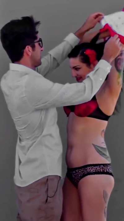He undressed the girl and kept kissing her. The girl was very horny.