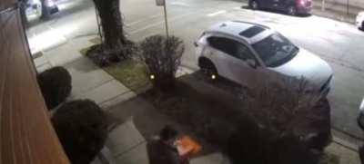Most wholesome robbery in bridgeport 01/21/23. Lets him keep his pizza and holds it for him.