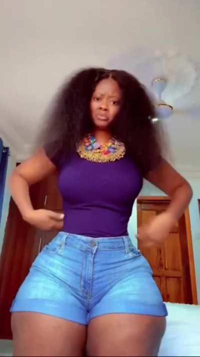 Thick Aunty Sheena 😍🍑