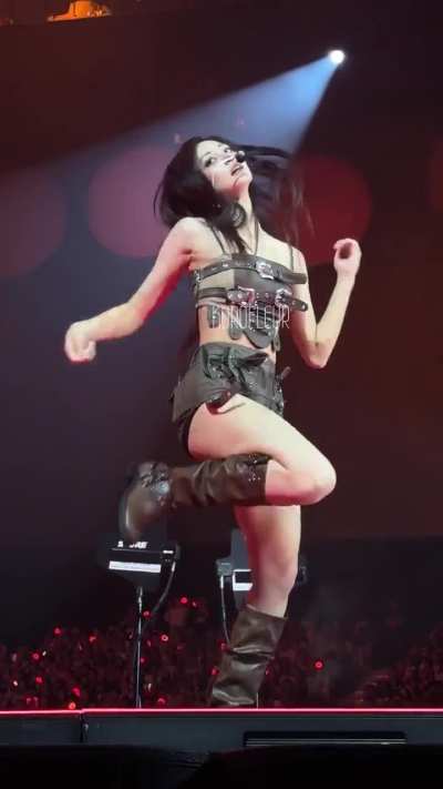 Tzuyu RIGHT HAND GIRL