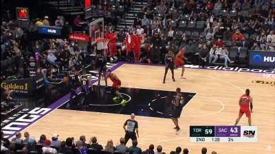 [Highlight] Scottie Barnes with another no look assist to Khem Birch for an easy fast break dunk