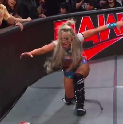 Liv Morgan vs Becky Lynch (Battle of the Fishnets)