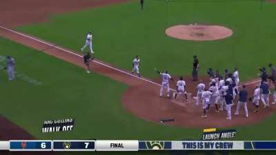 [Highlight] Issac Collins gives the Brewers their ninth straight win with a walk-off home run