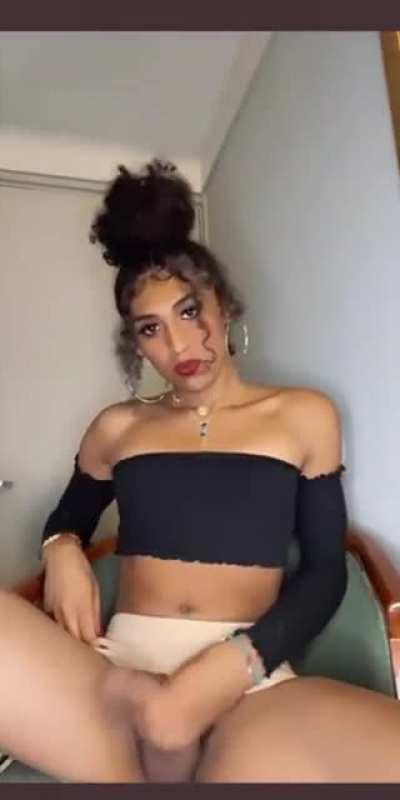 Can anyone tell me who this is?!?!?!