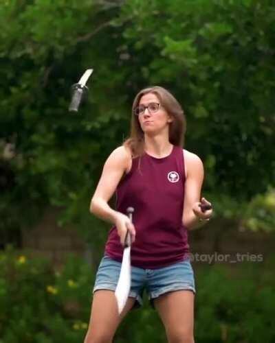 3 blades and 2 hands in action