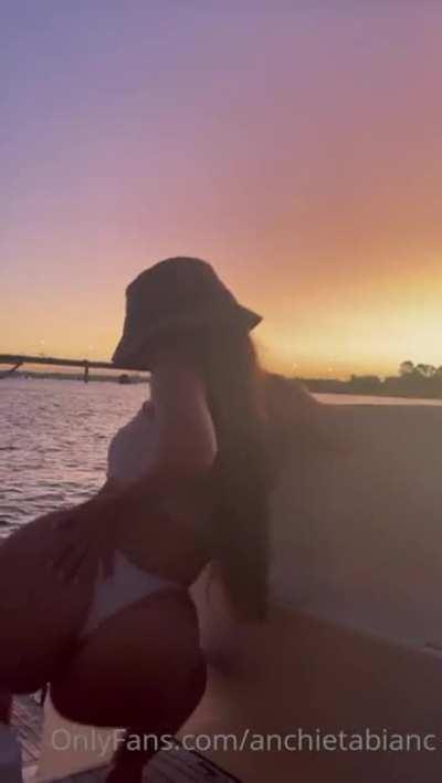 Bianca Anchieta ( link nos comentários )