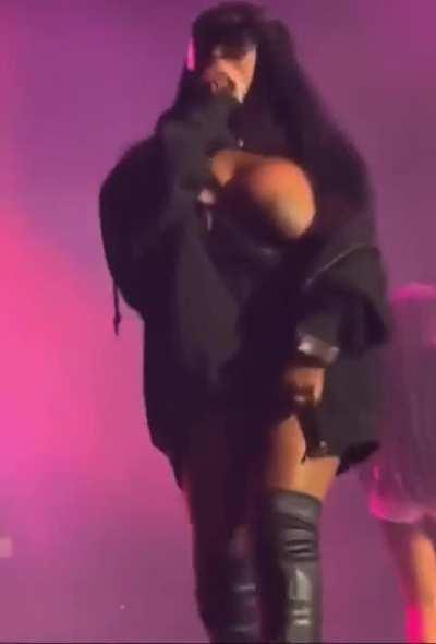 Uzi Girlfriend Jt Nipple Slip Tonight