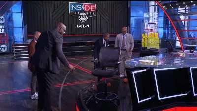 [Highlight] Shaq goes 1/8 from the line