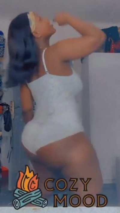 Afro Bubble is 🍑🍑💦💦