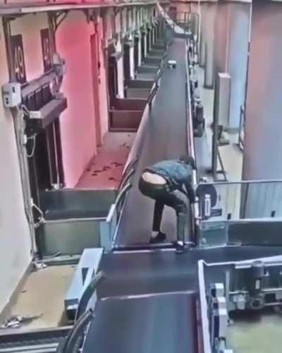 Reporting an unidentified package in aisle 50