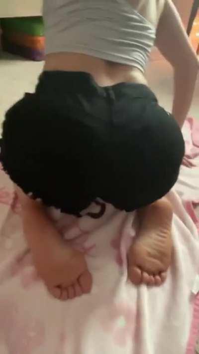 18 y/o mixed friends feet