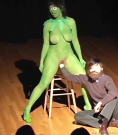 I don’t even know what I just saw… but she has a great body 