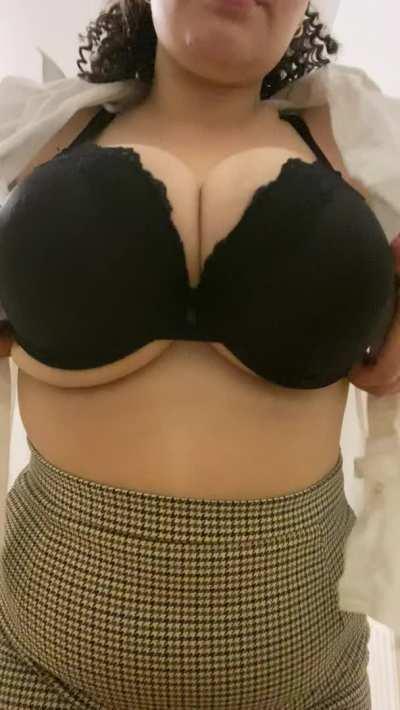 would make my day if at least one person loved my big chest 😇