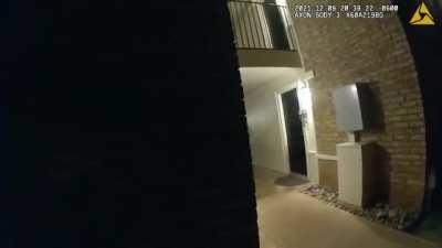 Officer held at gunpoint by suspect, begs not to be shot