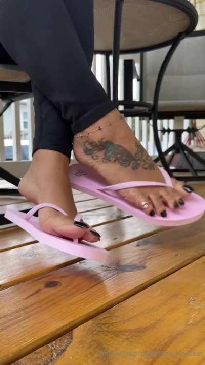 cute toes n flip 🩴 flops