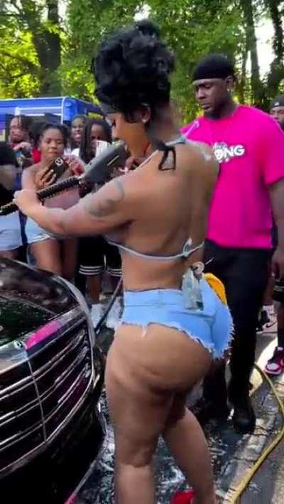 BOOOOTTTTYYYY CHEEEEEEKKKSSSS