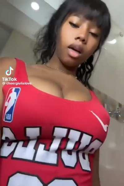 Colombianas. Gotta love 'em @cheergiulialove